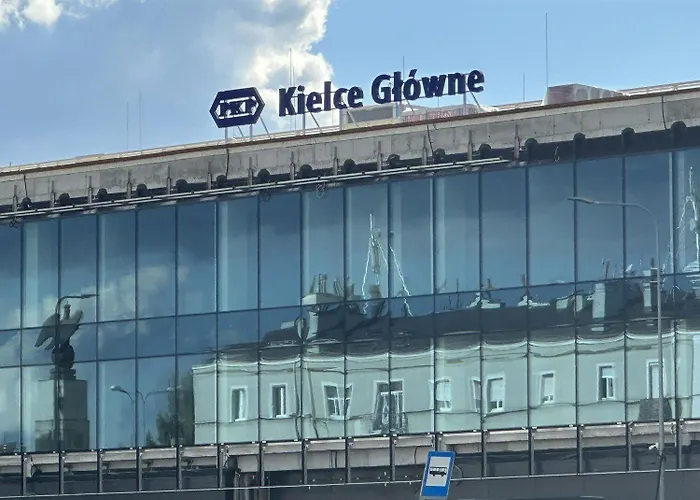 Apartament Delfin Wspolna Centrum -Kielce Glowne -Garaz Podziemny - Klamka Kod -F-Vat